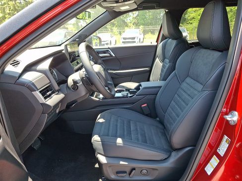 New 2026 Mitsubishi Outlander LE AWD/4WD image 13