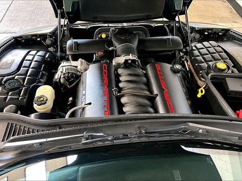 Used 2000 Chevrolet Corvette Convertible w/ Performance Handling Pkg RWD image 25