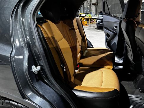 Used 2018 Chevrolet Trax LT w/ LT Convenience Package image 23