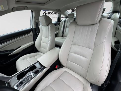 Used 2019 Honda Accord Touring image 17