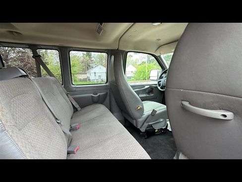 Used 2015 Chevrolet Express 2500 LT w/ LT Preferred Equipment Group RWD image 21