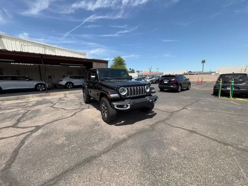 Used 2025 Jeep Wrangler Unlimited Sahara AWD/4WD image 16