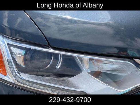 Used 2018 Chevrolet Traverse LT FWD image 3