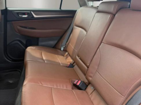 Used 2018 Subaru Outback 3.6R Touring w/ Popular Package #3 AWD/4WD image 18