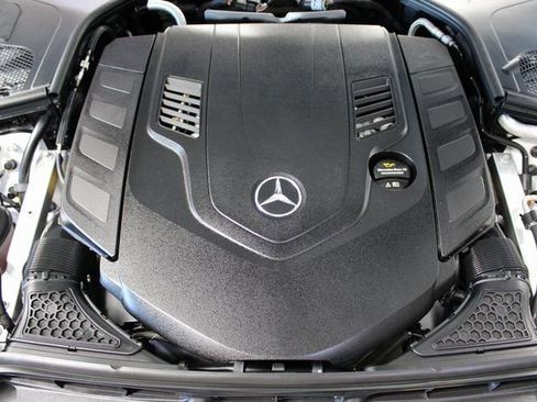 Used 2025 Mercedes-Benz S 580 4MATIC Sedan w/ AMG Line Package image 39