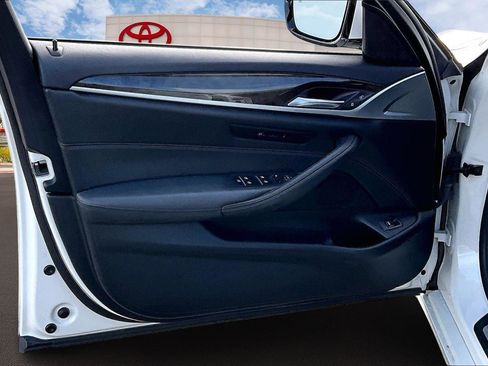 Used 2019 BMW 530i w/ Convenience Package image 22