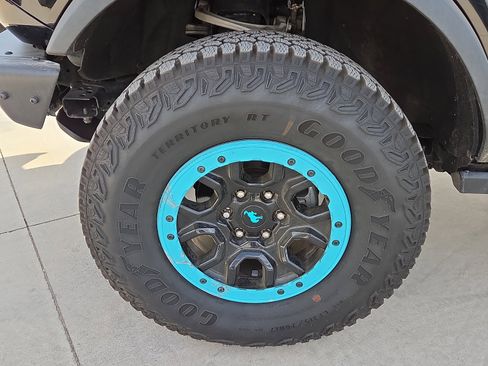 Used 2022 Ford Bronco Badlands image 9