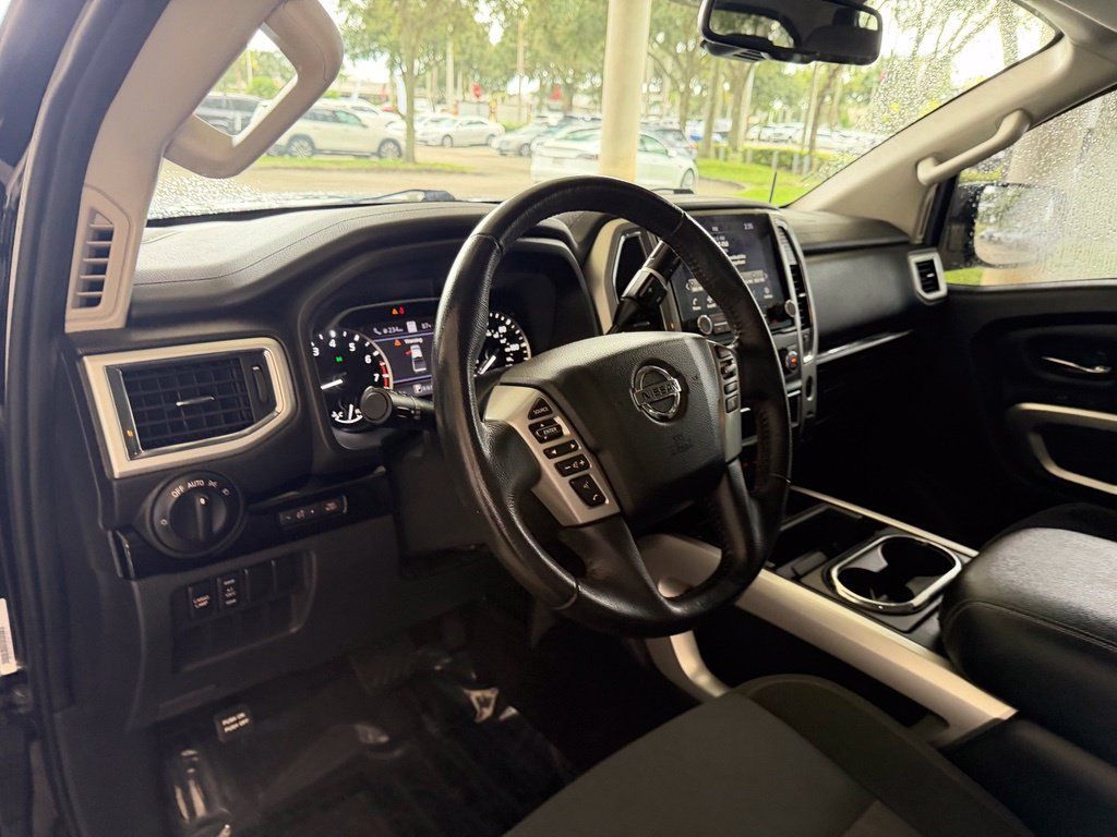 Used 2021 Nissan Titan SV w/ SV Convenience Package RWD image 7