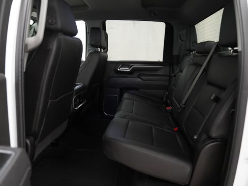 Used 2025 GMC Sierra 2500 SLT w/ SLT Convenience Package AWD/4WD image 5