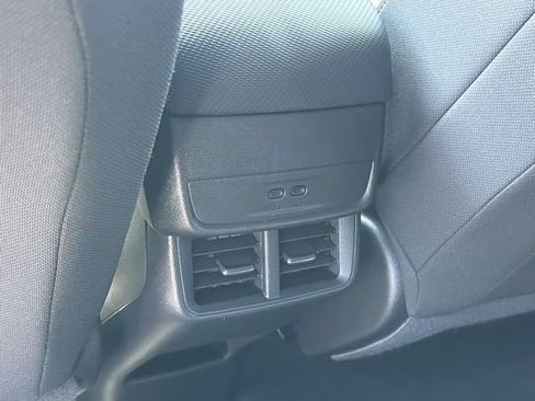 Used 2025 Chevrolet Equinox LT FWD image 17