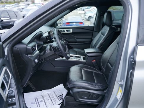 Used 2020 Ford Explorer XLT w/ Equipment Group 202A image 21