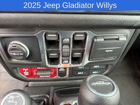 Used 2025 Jeep Gladiator Sport AWD/4WD image 27
