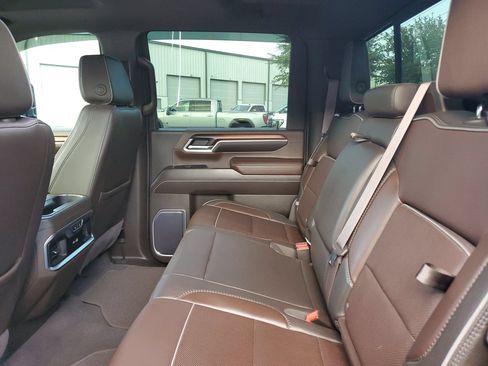 Used 2024 GMC Sierra 3500 Denali w/ Denali Reserve Package AWD/4WD image 11