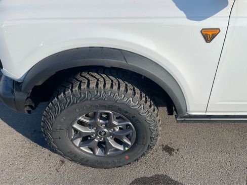 New 2025 Ford Bronco Badlands AWD/4WD image 9