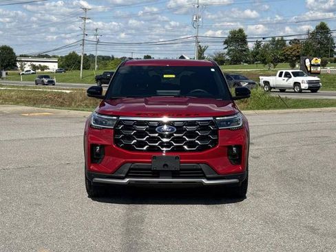 Certified 2026 Ford Explorer Platinum RWD image 2