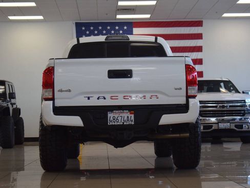 Used 2017 Toyota Tacoma SR AWD/4WD image 28