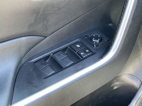 Used 2021 Toyota RAV4 LE FWD image 14