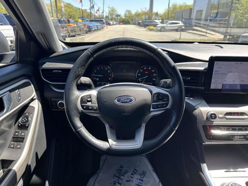 Certified 2022 Ford Explorer XLT w/ Equipment Group 202A AWD/4WD image 12