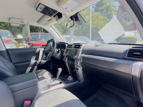 Used 2022 Toyota 4Runner SR5 Premium image 8