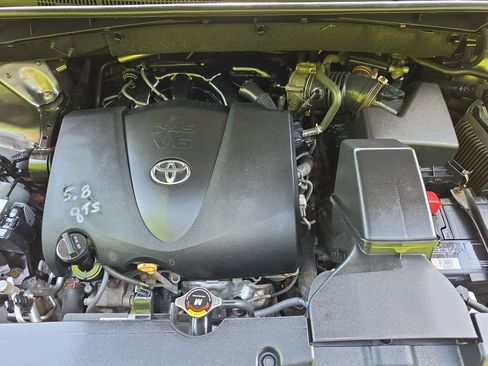 Used 2019 Toyota Highlander SE AWD/4WD image 18