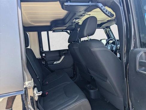 Used 2016 Jeep Wrangler Unlimited Sahara w/ Connectivity Group AWD/4WD image 14