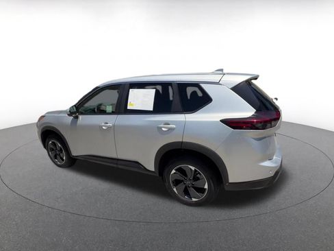 Used 2025 Nissan Rogue SV AWD/4WD image 10