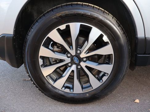 Used 2017 Subaru Outback 3.6R Limited image 45
