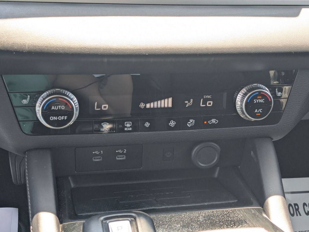 Used 2025 Mitsubishi Outlander SE FWD image 21