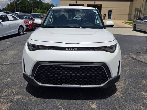 Used 2025 Kia Soul LX w/ LX Technology Package FWD image 2
