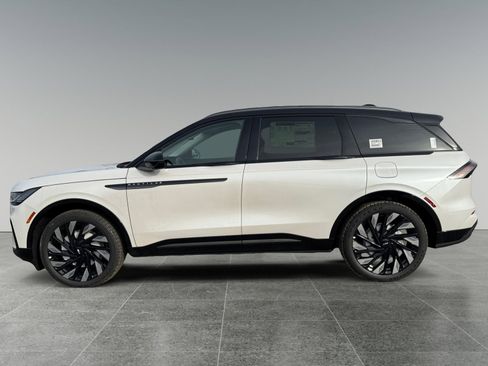 New 2026 Lincoln Nautilus Reserve w/ Jet Appearance Package image 2