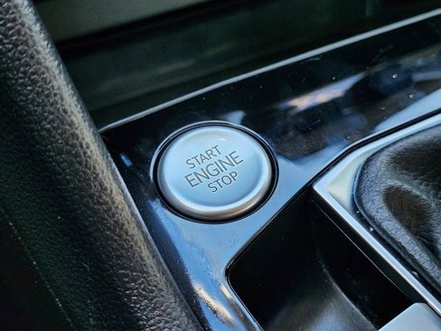 Used 2022 Volkswagen Taos SEL image 22