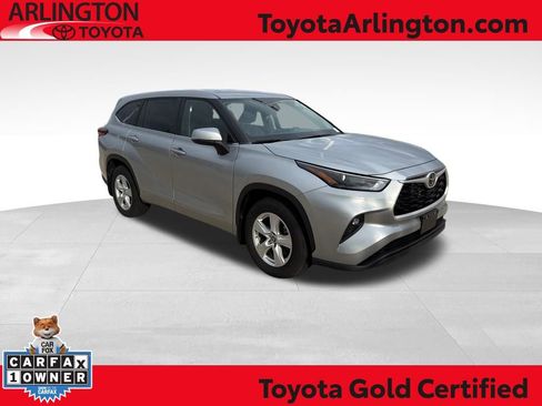 Used 2023 Toyota Highlander LE image 1