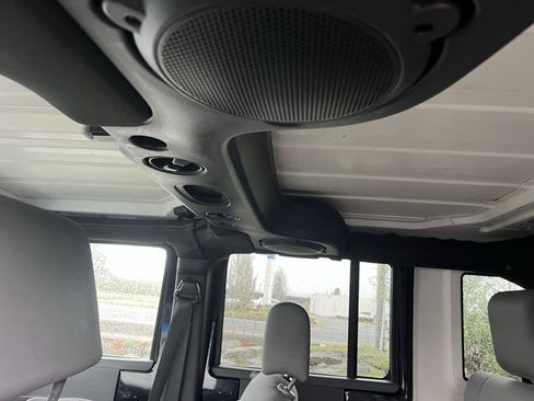 Used 2008 Jeep Wrangler Unlimited Sahara w/ Dual Top Group image 18