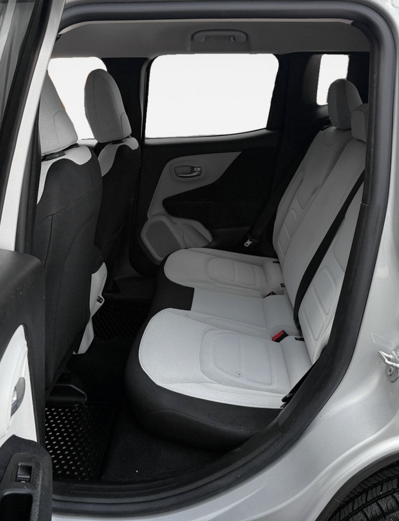 Used 2020 Jeep Renegade Latitude w/ Cold Weather Group AWD/4WD image 13