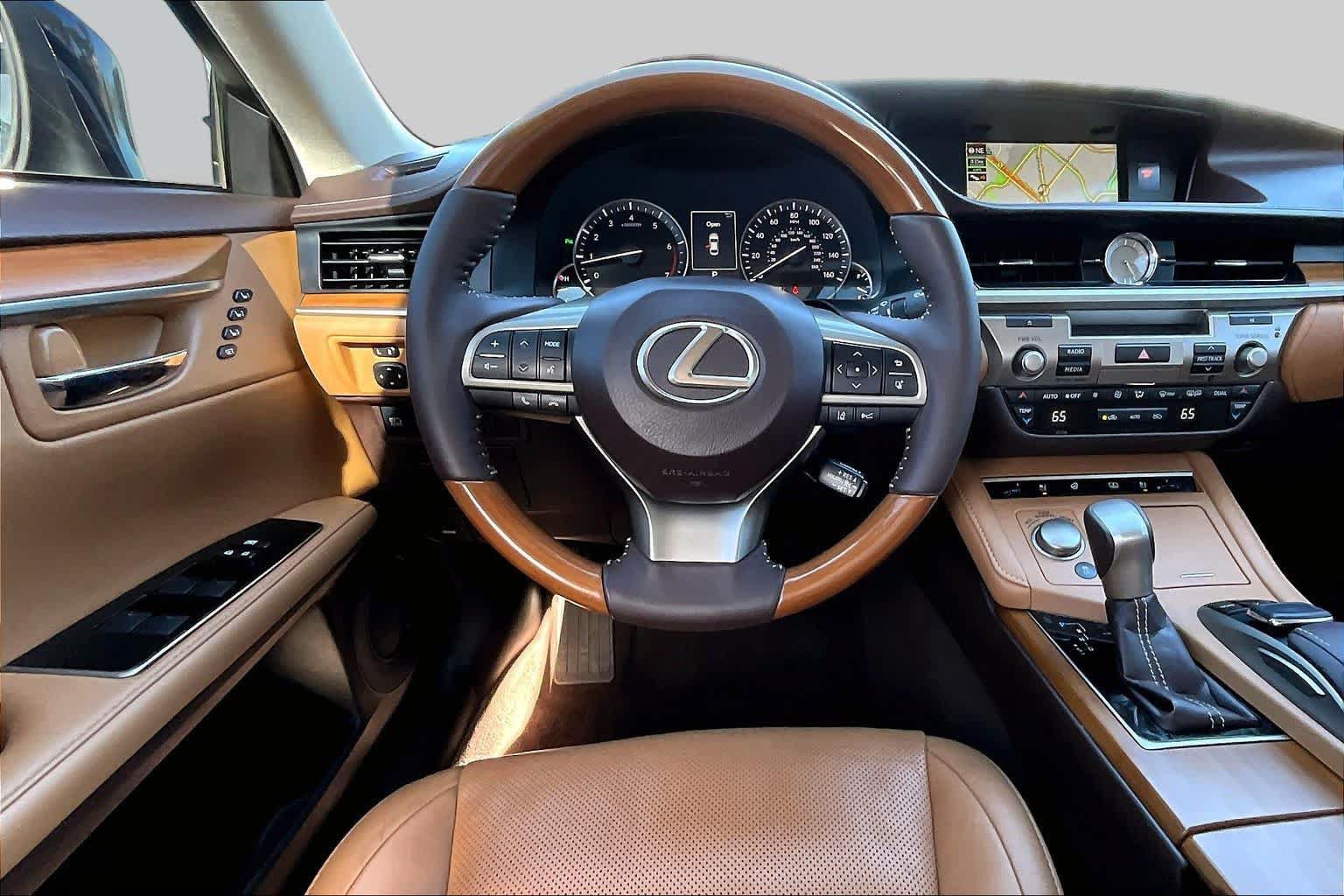 Used 2017 Lexus ES 350 w/ Luxury Package FWD image 5