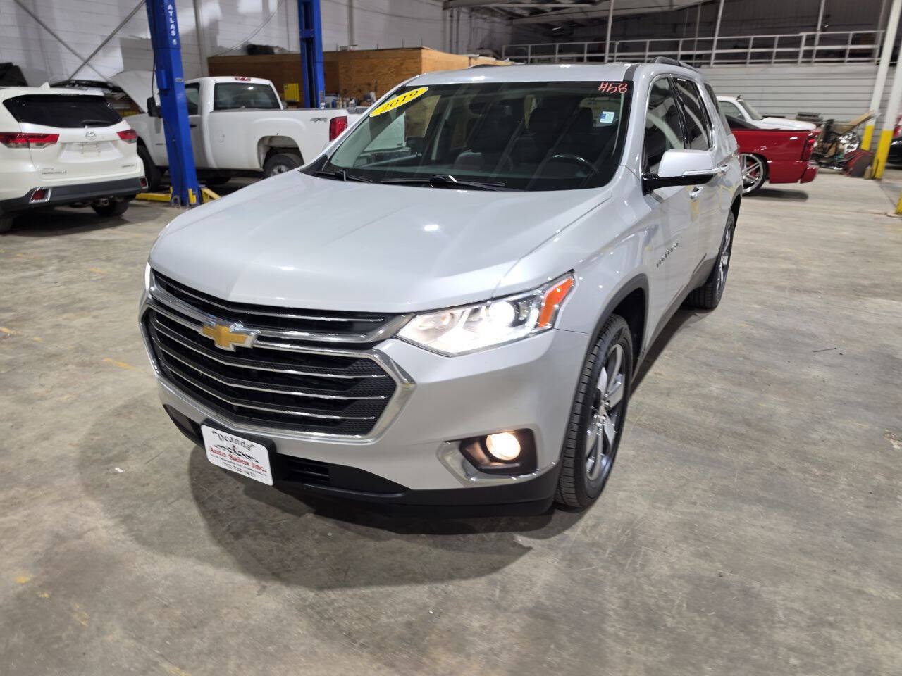 Used 2019 Chevrolet Traverse LT w/ LT Premium Package AWD/4WD image 2