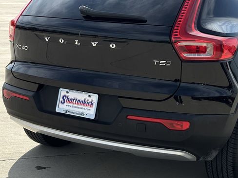 Used 2020 Volvo XC40 T5 Momentum w/ Protection Package Premier AWD/4WD image 6