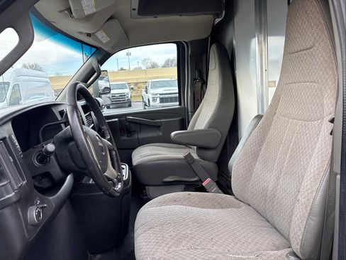 Used 2017 GMC Savana 3500 image 19