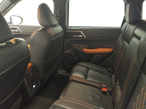 Used 2023 Mitsubishi Outlander SEL AWD/4WD image 18