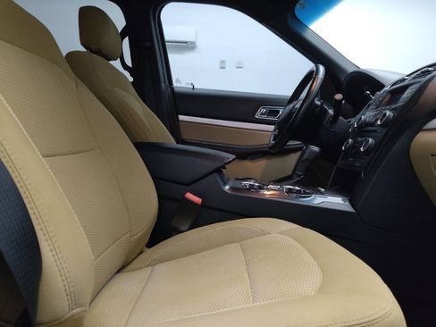 Used 2016 Ford Explorer XLT image 21