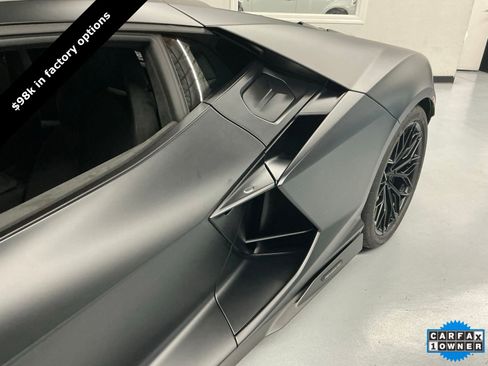 Used 2024 Lamborghini Revuelto image 8