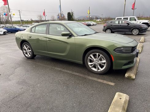 Used 2022 Dodge Charger SXT w/ Driver Convenience Group image 8