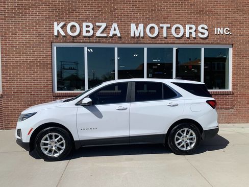 Used 2024 Chevrolet Equinox LT w/ LPO, Floor Liner Package AWD/4WD image 1