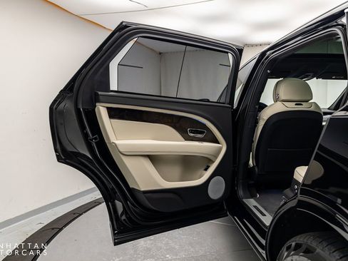Used 2024 Bentley Bentayga Extended Wheelbase image 21