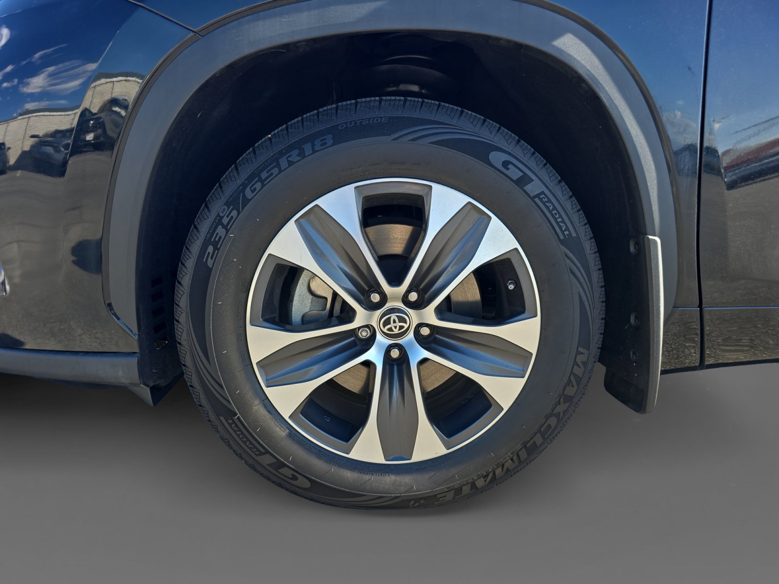Used 2022 Toyota Highlander XLE FWD image 14