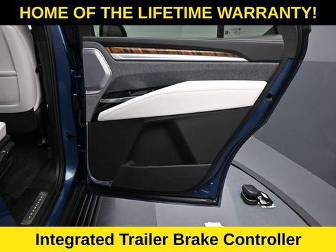 Used 2025 Cadillac Escalade Sport Platinum w/ LPO, Floor Liner Package AWD/4WD image 55