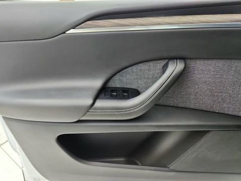 Used 2023 Tesla Model X image 37