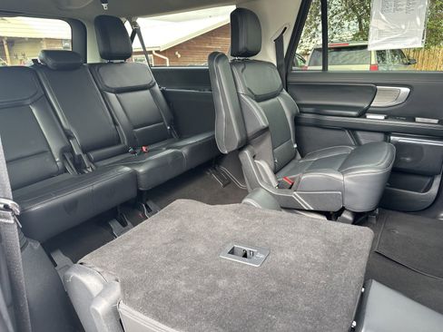 Used 2025 Ford Expedition Max Platinum AWD/4WD image 37