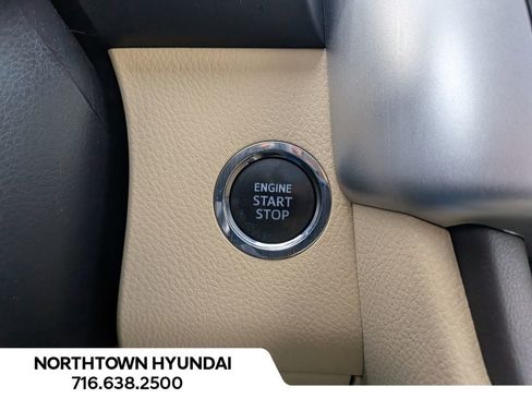 Used 2019 Toyota Highlander XLE image 20