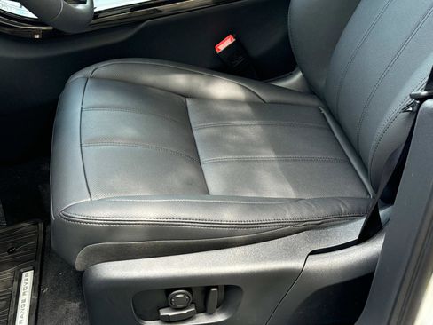 New 2025 Land Rover Range Rover Evoque S image 19